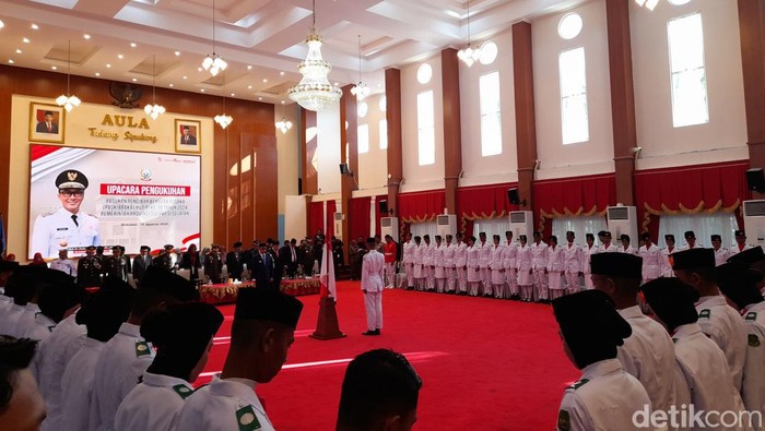 Pengukuhan Paskibra HUT kemerdekaan RI tahun 2024 Sulsel di Aula Tudang Sipulung, rumah jabatan Gubernur Sulsel.