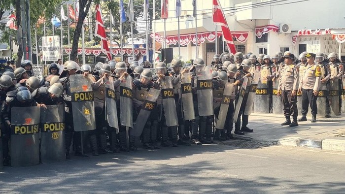 Personel Polrestabes Surabaya