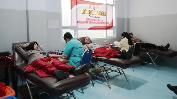 Polwan Polres Mojokerto donor darah