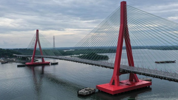 Potret Jembatan Pulau Balang Dibuka Sementara untuk HUT RI di IKN Suasana Jembatan Pulau Balang, Penajam Paser Utara, Kalimantan Timur, Kamis (15/8/2024). Jembatan Pulau Balang yang menjadi penghubung antara Kota Balikpapan dan Ibu Kota Nusantara (IKN) dibuka sementara waktu jelang peringatan HUT ke-79 RI. ANTARA FOTO/Fauzan/foc.