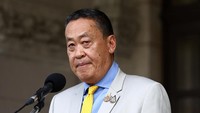 Usai putusan Mahkamah Konstitusi dibacakan, Srettha menyatakan dirinya menghormati keputusan yang memberhentikan dirinya tersebut. Wakil PM Phumtham Wechayachai diperkirakan akan mengambil alih jabatan perdana menteri sementara. REUTERS/Chalinee Thirasupa