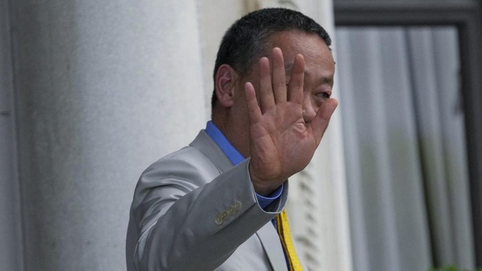 Thai Prime Minister Srettha Thavisin talks to reporters during a press conference at Government house in Bangkok, Thailand after a court removed Srettha from office over an ethical violation Wednesday, Aug. 14, 2024. (AP Photo/Sakchai Lalit)