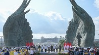 Taman seluas 1,915 meter persegi yang dirancang oleh I Nyoman Nuarta itu diresmikan Jokowi pada Senin (12/8/2024).  