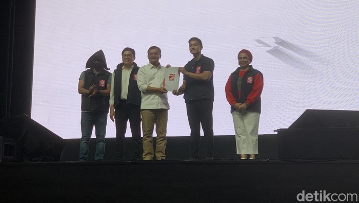 PSI memberikan surat rekomendasi kepada Ahmad Luthfi untuk maju Pilgub Jawa Tengah 2024. (Taufiq/detikcom)