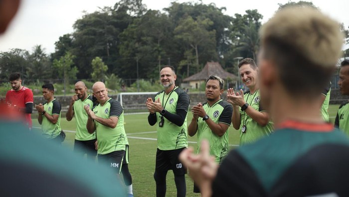 PSS Sleman saat sesi latihan jelang lawan Persik Kediri, Kamis (15/8/2024).