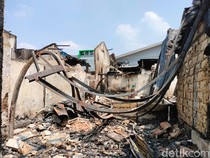 Melihat dari Dekat Puing-Puing Rumah Bekas Kebakaran Besar di Manggarai