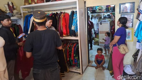 Ramainya kunjungan di La Diva Studio Kostum di Jalan Bedugul Gang Merpati Nomor 2 Denpasar, Bali pada Kamis (15/8/2024). (Ni Made Lastri Karsiani Putri-detikBali)