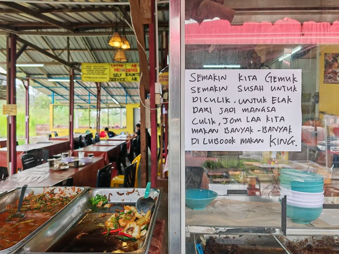 Kocak! Warung Nasi Ini Pakai S3 Marketing yang Tak Terduga