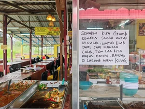 Kocak! Warung Nasi Ini Pakai S3 Marketing yang Tak Terduga