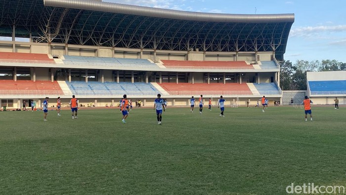 Sesi latihan PSIM Jogja di Stadion Mandala Krida, Kota Jogja, Kamis (15/8/2024).
