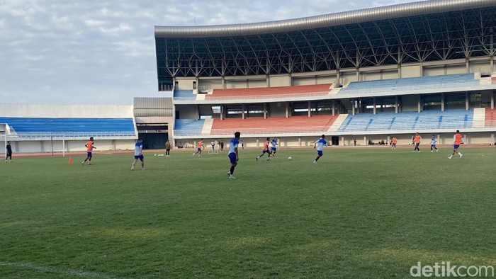 Sesi latihan PSIM Jogja di Stadion Mandala Krida, Kota Jogja, Kamis (15/8/2024).