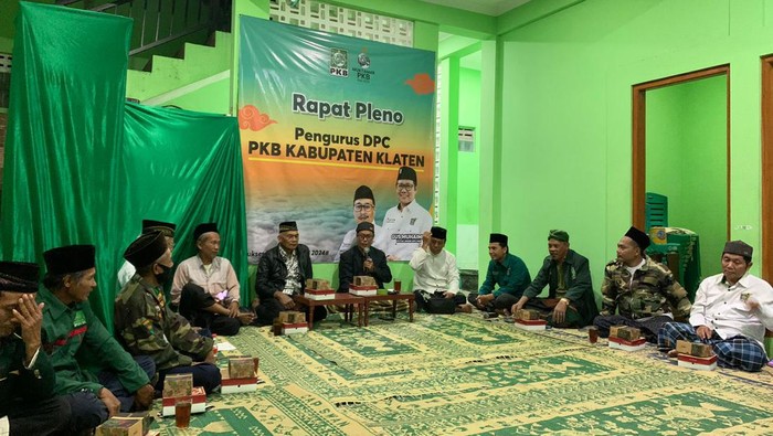 Suasana rapat pleno PKB Klaten, Rabu (14/8/2024) malam. Rapat itu memutuskan mendukung Muhaimin Iskandar jadi Ketum PKB lagi.