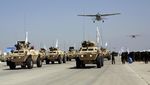 Taliban Pamer Senjata AS Saat Rayakan 3 Tahun Berkuasa di Afghanistan