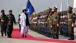 Taliban Pamer Senjata AS Saat Rayakan 3 Tahun Berkuasa di Afghanistan
