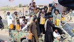 Taliban Pamer Senjata AS Saat Rayakan 3 Tahun Berkuasa di Afghanistan