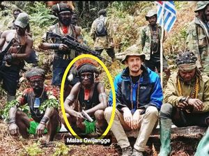 Ini Anggota KKB Pembunuh Pilot Heli, Sempat Foto di Sebelah Pilot Susi Air