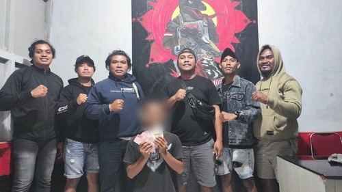 Tim Resmob Komodo Satreskrim Polres Manggarai Barat menangkap ED alias Onca (20), karyawan hotel di Labuan Bajo yang mencuri uang turis Spanyol (Dok. Humas Polres Manggarai Barat)
