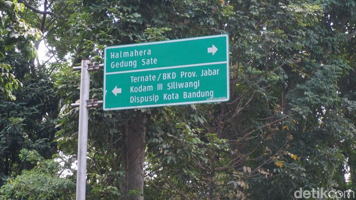 Typo Penulisan Penunjuk Arah di Bandung Telah Diperbaiki