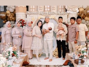 7 Foto Via Vallen & Chevra Gelar Acara Akikah Anak, Paras Bayinya Curi Atensi