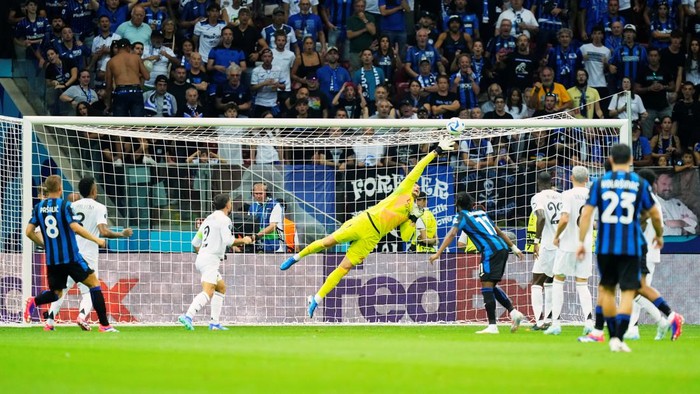 WARSAW, POLAND - AUGUST 14: Thibaut Courtois goalkeeper of Real Madrid and Belgium  in action during the UEFA Super Cup 2024 match between Real Madrid and Atalanta BC at National Stadium on August 14, 2024 in Warsaw, Poland.  (Photo by Jose Breton/Pics Action/NurPhoto via Getty Images)