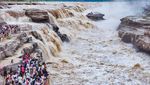 Aliran Air Terjun Hukou di China Jadi Tontonan, Bak Air Bah