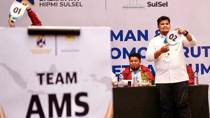Amar Anak Mentan Berebut Kursi Hipmi Sulsel Andi Amar Ma’ruf Sulaiman secara resmi mendapatkan nomor urut 2 untuk pemilihan Ketum Hipmi Sulsel dalam MUSDA XVI HIPMI Sulawesi Selatan.