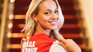 Foto: Gaya Pesepak Bola Tercantik Pindah ke Klub Braga, Pamer Seragam Baru