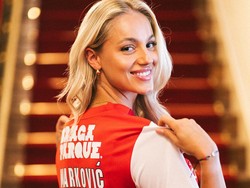 Foto: Gaya Pesepak Bola Tercantik Pindah ke Klub Braga, Pamer Seragam Baru