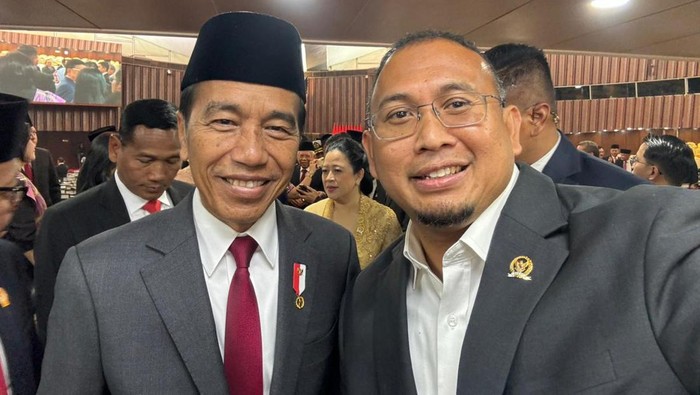 Anggota DPR Fraksi Partai Gerindra Andre Rosiade kembali akrab dengan Presiden Joko Widodo (Jokowi) usai Sidang Tahunan MPR dan Sidang Bersama DPR-DPD RI. Andre Rosiade selfie dengan Presiden Jokowi.