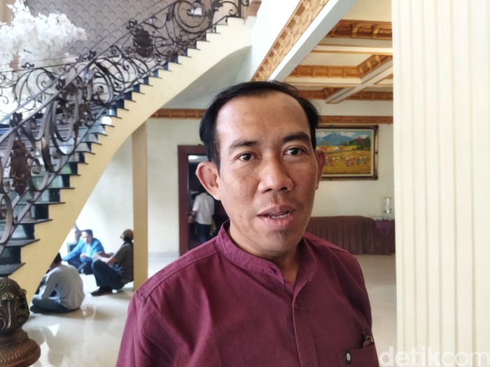Anggota KPU Banten Akhmad Subagja di Pandeglang. (Dok Aris Rivaldo/detikcom)