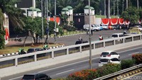Begini suasana lalu lintas di depan Kompleks DPR/MPR.  