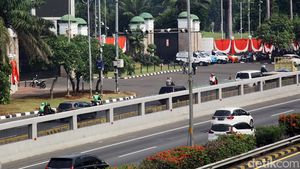 Ada Sidang Tahunan, Arus Lalu Lintas di Depan MPR/DPR Ramai Lancar