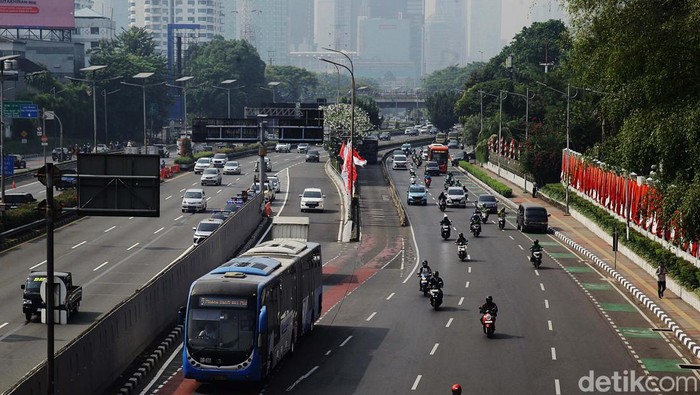 Arus Lalu Lintas di Depan MPR/DPR Ramai Lancar Arus lalu lintas di sekitar gedung MPR/DPR, Jl Gatot Subroto, Jakarta, ramai lancar. Rekayasa lalu lintas belum diberlakukan terkait Sidang Tahunan MPR.
