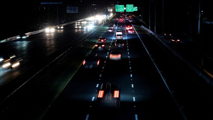 A drone view shows cars driving through a dark street in an area without grid power in the aftermath of Tropical Storm Ernesto in Carolina, Puerto Rico August 15, 2024.  REUTERS/Ricardo Arduengo