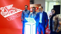 Hadir pada acara ini CEO Generali Indonesia, Edy Tuhirman (kedua dari kanan) didampingi oleh Chief Marketing & Partnership Distribution, Vivin Arbianti Gautama (paling kanan) dan manajemen Bank Victoria, Achmad Friscantono selaku Direktur Utama (kedua dari kiri) dan Muhammad Rakhmadhani selaku SEVP of Change Management Office (paling kiri) di Jakarta.