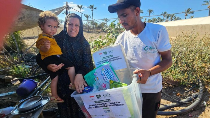 Bantuan Paket Nutrisi untuk Anak-anak Palestina Indonesia terus berkomitmen menunjukkan kepeduliannya untuk anak-anak Palestina dengan menyalurkan bantuan berupa paket nutrisi di Gaza dan Tepi Barat Palestina.