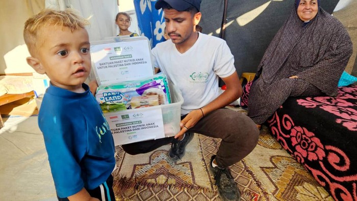 Bantuan Paket Nutrisi untuk Anak-anak Palestina Indonesia terus berkomitmen menunjukkan kepeduliannya untuk anak-anak Palestina dengan menyalurkan bantuan berupa paket nutrisi di Gaza dan Tepi Barat Palestina.