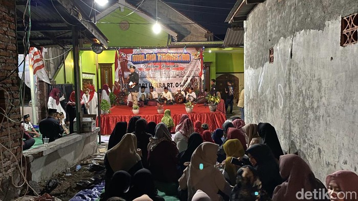 barikan di surabaya jelang hut ri
