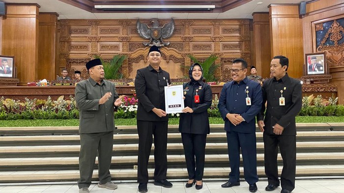 Bupati Klaten Sri Mulyani menghadiri Rapat Paripurna DPRD Klaten, Kamis (15/8/2024).