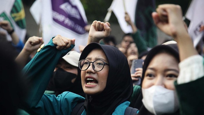 Demo Mahasiswa di DPR, Sempat Adu Dorong dengan Polisi