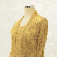 Sebagaimana sebuah kebaya klasik, sebuah selendang turut melengkapi gaya Puan. Adapun sutera sebagai material utama, kata Didiet, merepresentasikan kelembutan, ketenangan, dan kedamaian. (Foto: Instagram/@didietmaulana)