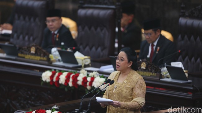 Penampilan tersebut menemani Puan mengantarkan pidatonya di sidang tahunan terakhir Jokowi sebagai presiden RI. “Negara Indonesia bukan satu negara untuk satu orang, bukan satu negara untuk satu golongan. Akan tetapi kita mendirikan negara semua buat semua, satu buat semua, semua buat satu. All for one, one for all,” ujarnya.  (Foto: Agung Pambudhy/detikcom)
