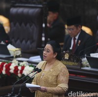 Penampilan tersebut menemani Puan mengantarkan pidatonya di sidang tahunan terakhir Jokowi sebagai presiden RI. “Negara Indonesia bukan satu negara untuk satu orang, bukan satu negara untuk satu golongan. Akan tetapi kita mendirikan negara semua buat semua, satu buat semua, semua buat satu. All for one, one for all,” ujarnya.  (Foto: Agung Pambudhy/detikcom)