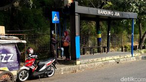 Halte Bandung dengan Segala Kerusakannya
