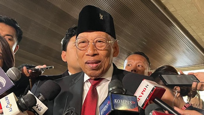 Politikus PDIP, I Wayan Sudirta, di sela sidang di gedung MPR/DPR/DPD RI, Senayan, Jakarta, Jumat (16/8/2024).