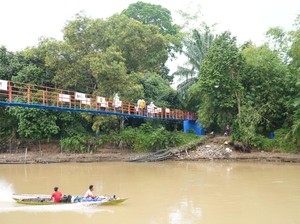 BRI Bangun Jembatan Gantung, Permudah Akses Warga Desa di Sumsel