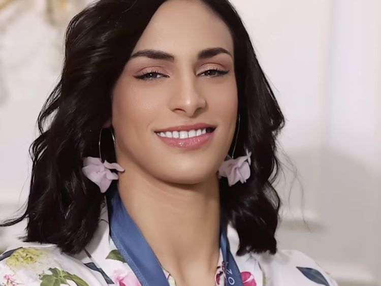 8 Transformasi Petinju Imane Khelif dengan Makeup Setelah Dituduh Transgender