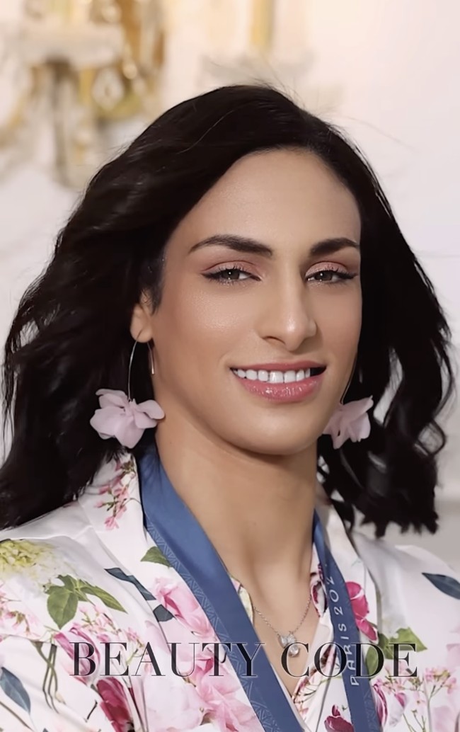 “Untuk meraih medalinya, ia tak punya waktu terbuang sia-sia di salon kecantikan atau berbelanja. Dia tidak pernah merasa perlu untuk mematuhi standar-standar tersebut untuk membuktikan keberadaannya,” tulis Beauty Code dalam keterangan fotonya di Instagram. Foto: dok. Instagram @beauty.code.officiel