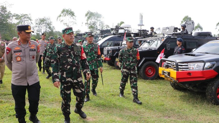 Kapolda Kaltim Irjen Nanang Avianto saat menghadiri apel gelar pasukan bersama Kodam Mulawarman.