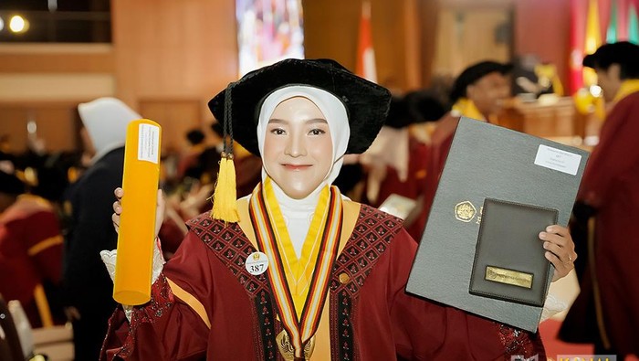 Irma berhasil menjadi wisudawan terbaik program Sarjana Terapan Unpad